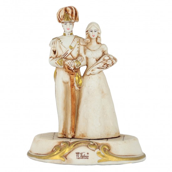 STATUINA IN CERAMICA CARABINIERE CON SPOSA h12cm